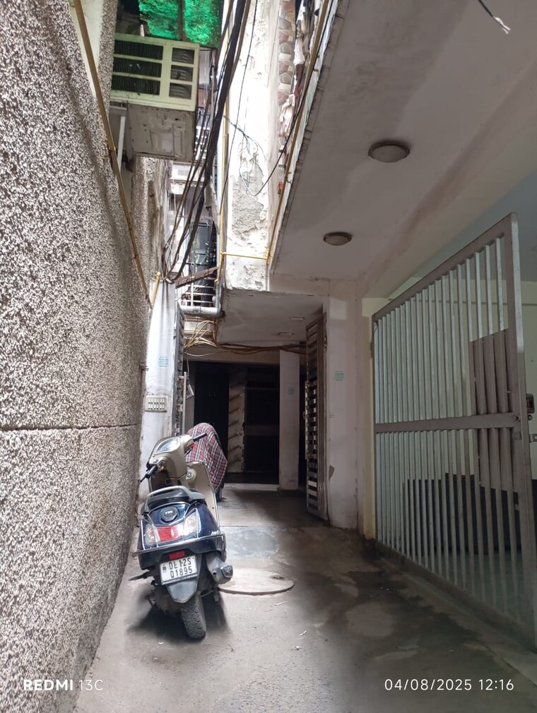  Parking, esteem-complex 2 Bedroom 830 Sq.Ft. Builder Floor In Savitri Nagar Delhi 9031821