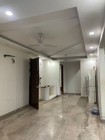 Room in 3 BHK Apartment at Shubh Niketan Apartments, Paschim Vihar – for Rent