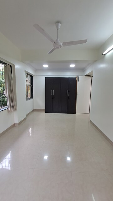 Room in 2 BHK Apartment at Juhu – for Rent