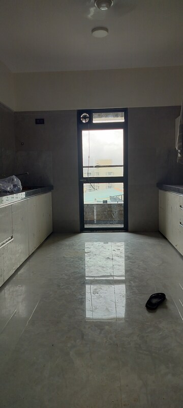 Bathroom in 4 BHK Apartment at Zindagi CHS, Khar West – for Rent