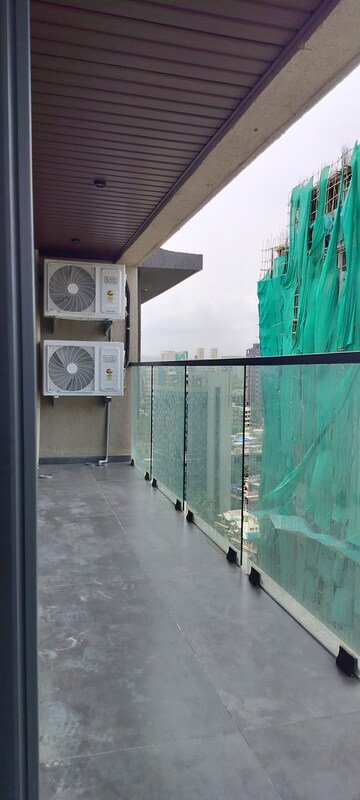 Master Plan in 4 BHK Apartment at Zindagi CHS, Khar West – for Rent