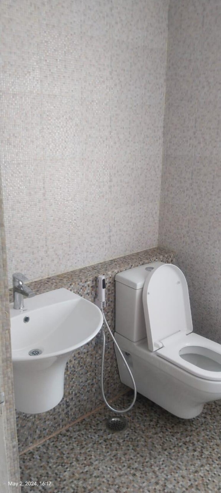Bathroom, smart-world-one-dxp 2.5 Bedroom 1370 Sq.Ft. Apartment In Sector 113 Gurgaon 9031978