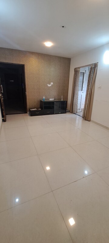Room in 2 BHK Apartment at Kool Homes Green Valley, Bavdhan – for Rent