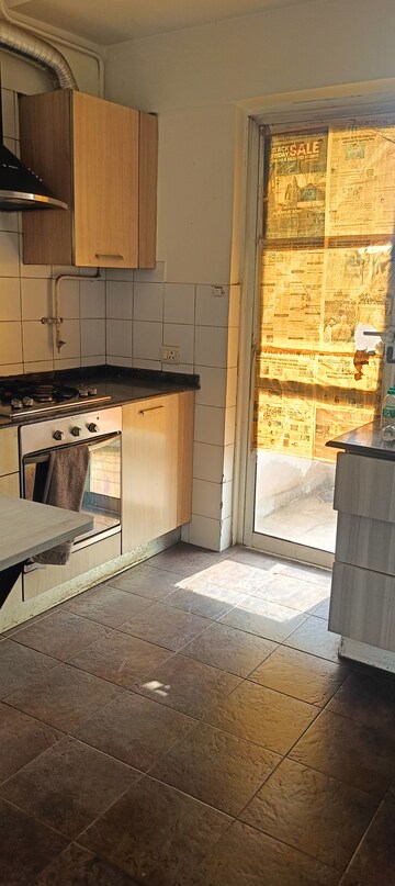 Kitchen in 2.5 BHK Apartment at Unitech Harmony, Sector 50 – for Rent