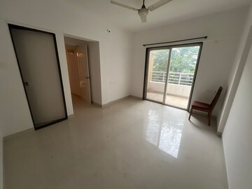 Room in 3 BHK Apartment at Blue 27th Avenue, Bavdhan – for Rent