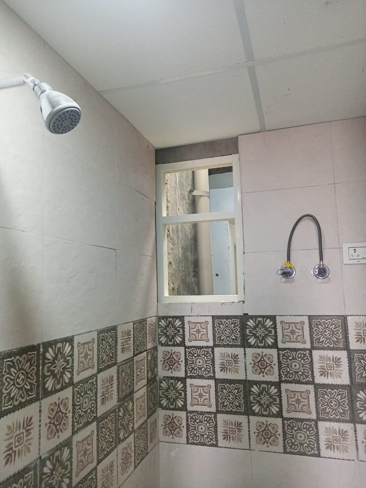 Bathroom, sunshine-apartments-sector-73 2 Bedroom 1050 Sq.Ft. Builder Floor In Sector 73 Noida 9032032