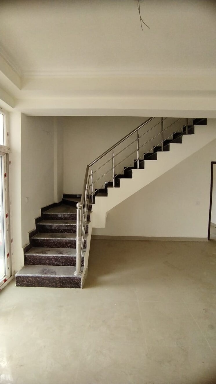 undefined, sector 63 Commercial Office Space 8500 Sq.Ft. In Sector 63 Noida 9032059