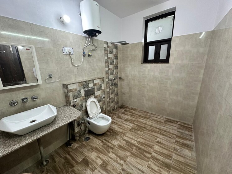 Bathroom, sector 63 Commercial Office Space 8500 Sq.Ft. In Sector 63 Noida 9032059