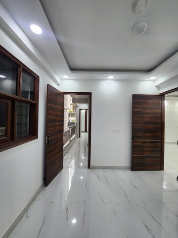 Room in 2 BHK Apartment at Palm Residency Chhatarpur, Chattarpur – for Rent