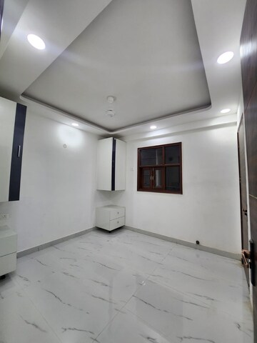 Room in 2 BHK Apartment at Palm Residency Chhatarpur, Chattarpur – for Rent