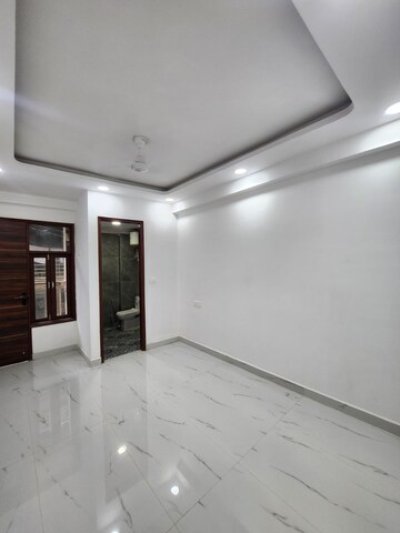 Room in 2 BHK Apartment at Palm Residency Chhatarpur, Chattarpur – for Rent