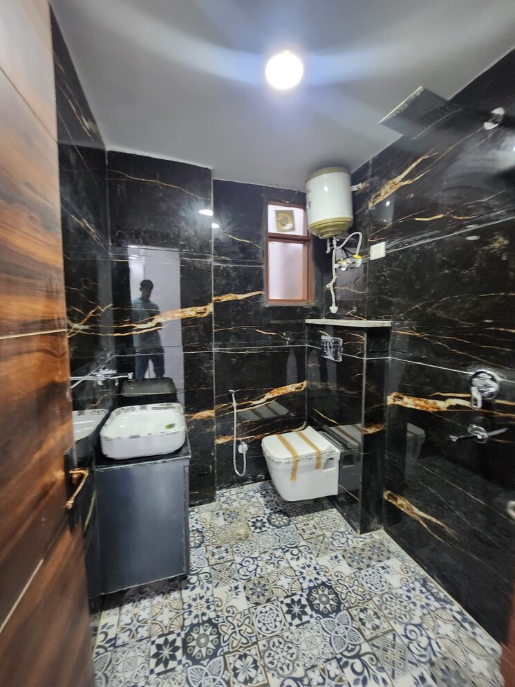 Washroom, palm-residency-chhatarpur 2 Bedroom 850 Sq.Ft. Apartment In Chattarpur Delhi 9032067