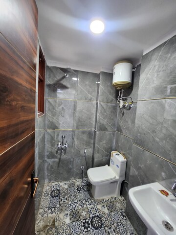 Bathroom in 2 BHK Apartment at Palm Residency Chhatarpur, Chattarpur – for Rent