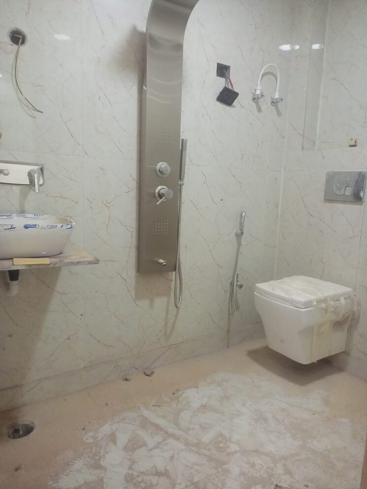 Bathroom, dmd-hometech-awas-yojna 2 Bedroom 1050 Sq.Ft. Apartment In Sector 73 Noida 9032062