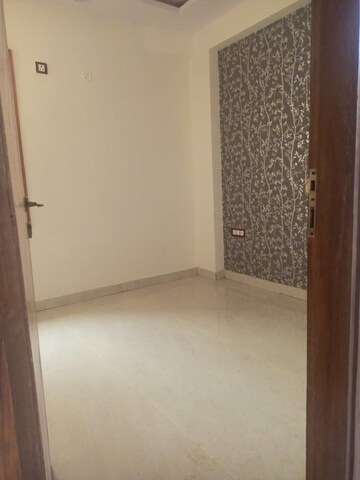 Room in 1 BHK Apartment at Sunshine Apartments Sector 73, Sector 73 – for Sale
