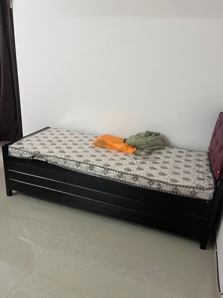 Bedroom, malad west Pg For Boys In Malad West 9032077