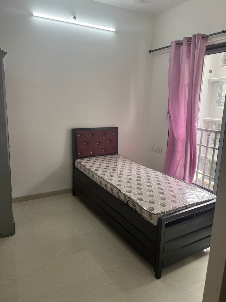 Bedroom, malad west Pg For Boys In Malad West 9032077