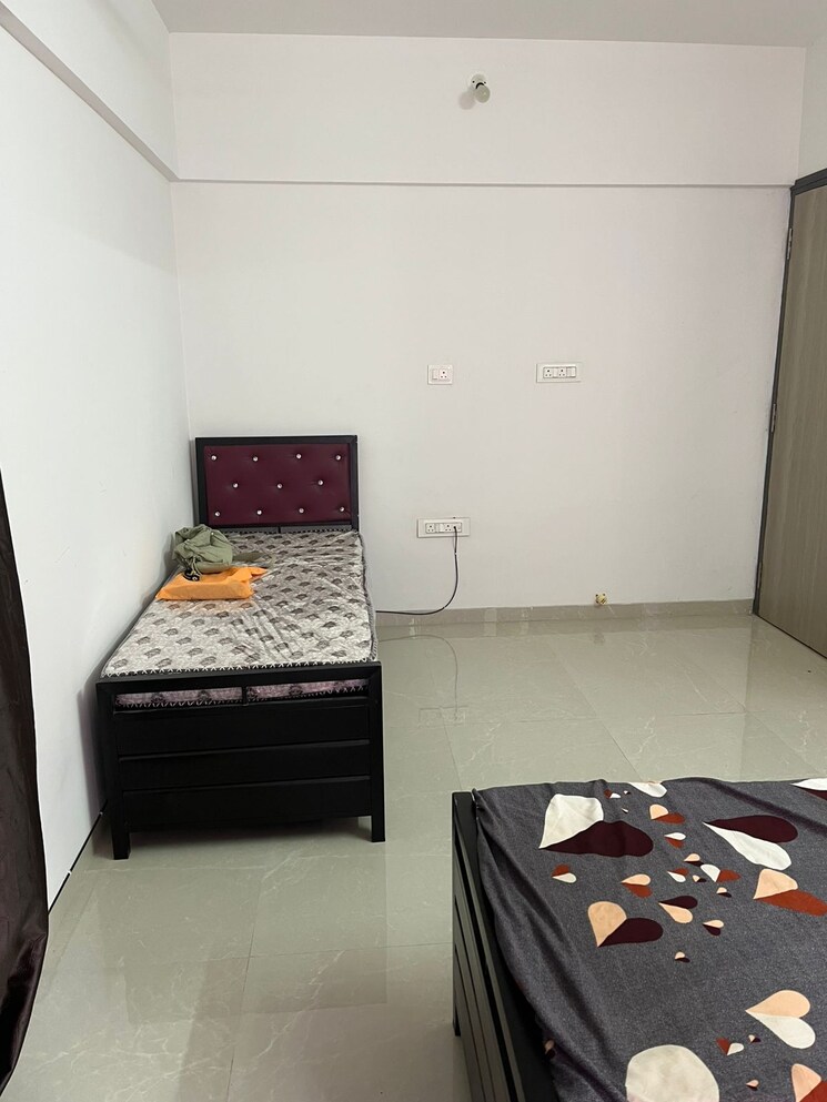 Bedroom, malad west Pg For Boys In Malad West 9032077