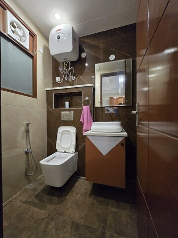 Washroom in 3 BHK Builder Floor at Palm Residency Chhatarpur, Chattarpur – for Sale