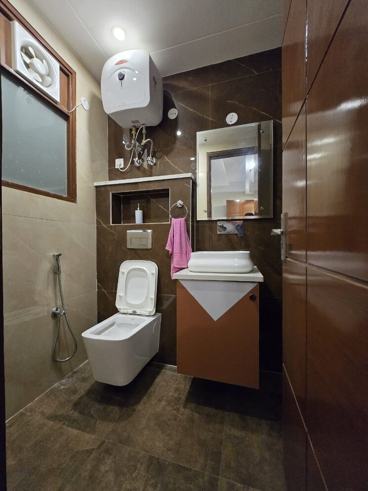 Washroom, palm-residency-chhatarpur 3 Bedroom 1250 Sq.Ft. Builder Floor In Chattarpur Delhi 9032094