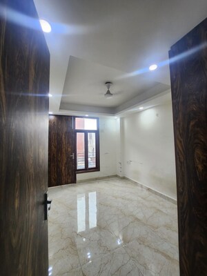 Room in 2 BHK Apartment at Palm Residency Chhatarpur, Chattarpur – for Sale