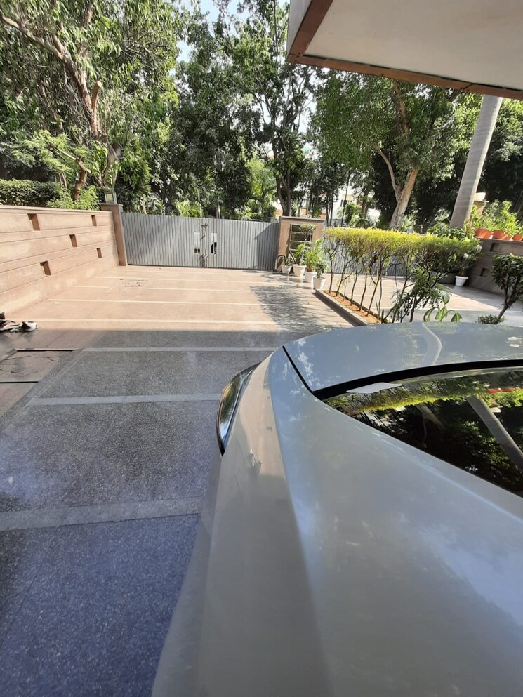 Balcony, jor bagh 3 Bedroom 2400 Sq.Ft. Builder Floor In Jor Bagh Delhi 9032108