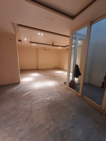 Room in 3 BHK Builder Floor at Jor Bagh – for Rent