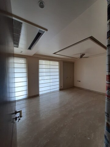 Room in 3 BHK Builder Floor at Jor Bagh – for Rent