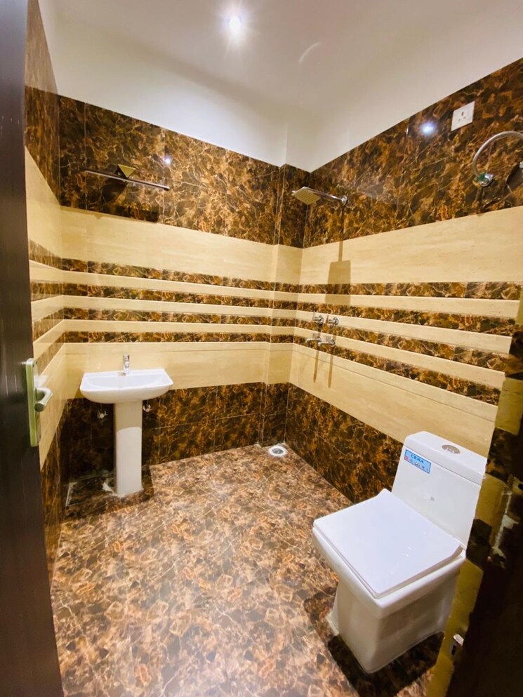 Attached Bathroom, vip road 1 Bedroom 900 Sq.Ft. Apartment In Vip Road Zirakpur 9032106