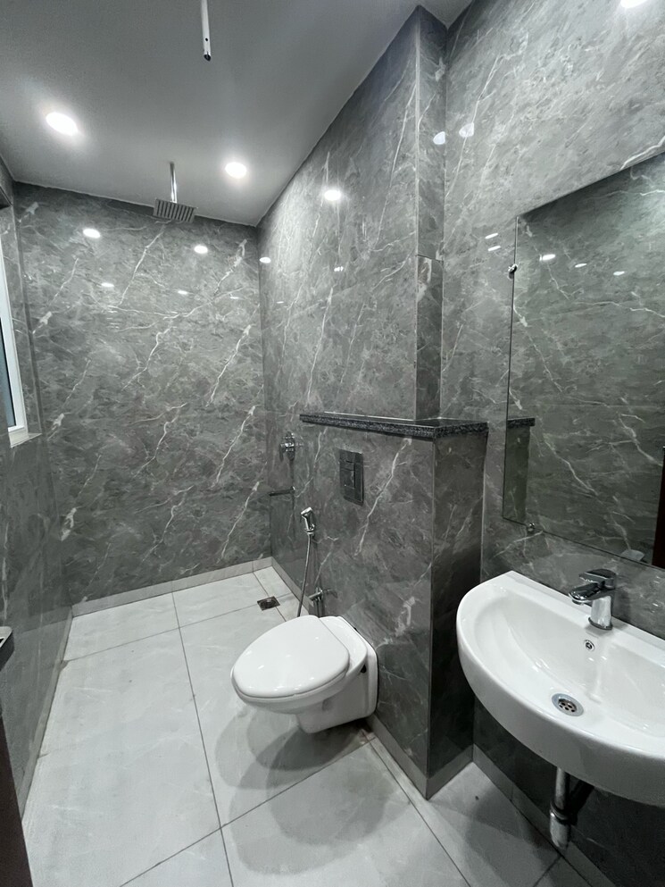 Bathroom, sector 42 1 Bedroom 845 Sq.Ft. Builder Floor In Sector 42 Gurgaon 9032112