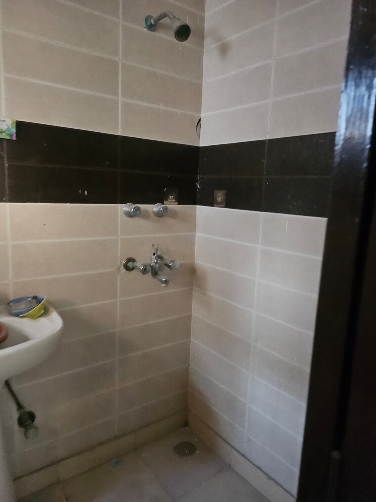 Bathroom, sector 49 2 Bedroom 700 Sq.Ft. Builder Floor In Sector 49 Faridabad 9032158