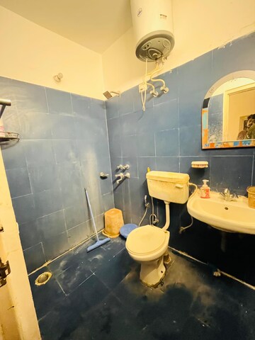 Team Area in 1 BHK Builder Floor at Sector 46 – for Rent