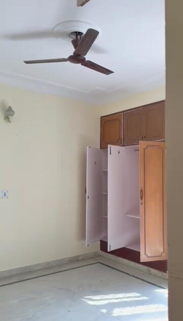 Room in 6+ BHK Independent House at RWA Apartments Sector 41, Sector 41 – for Rent
