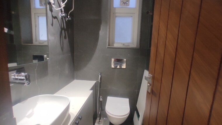 Bathroom, safdarjung enclave 3 Bedroom 1400 Sq.Ft. Builder Floor In Safdarjung Enclave Delhi 9032193