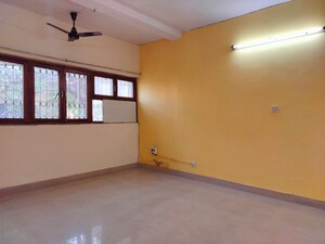 Room in 2 BHK Apartment at Sarita Vihar Pocket-J RWA, Sarita Vihar – for Sale