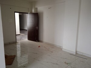 Room in 3 BHK Apartment at Gola Road – for Sale