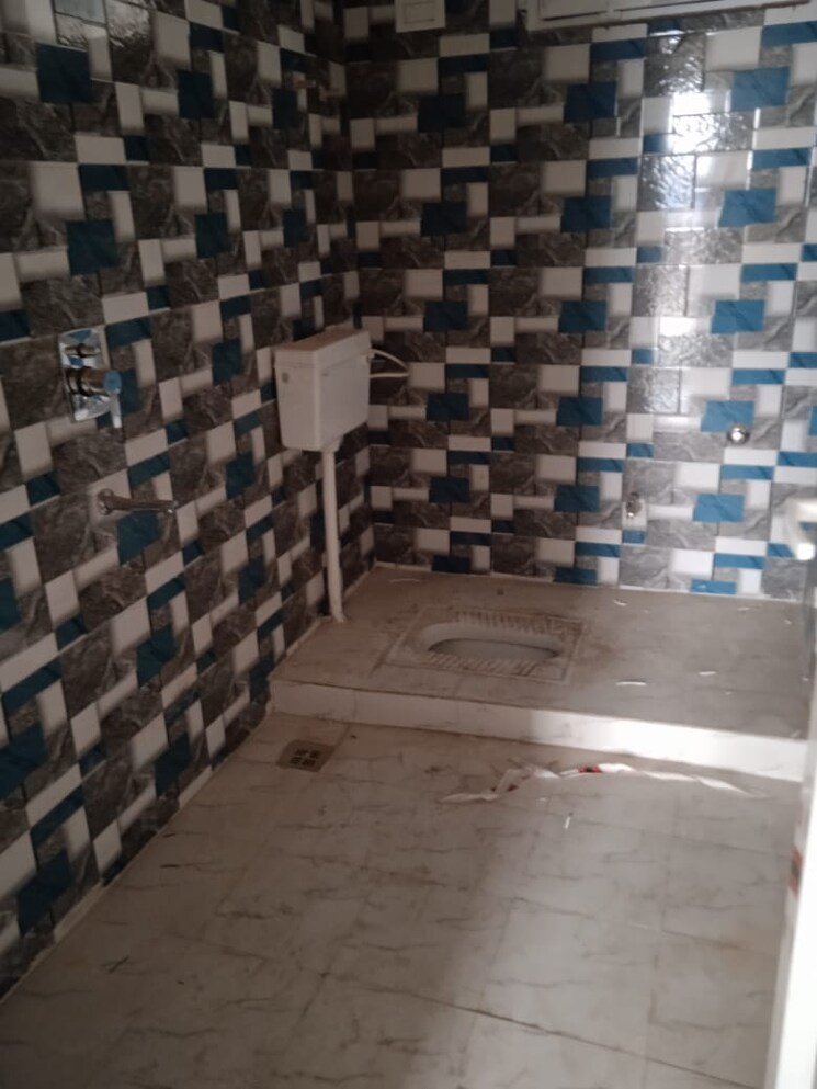 Bathroom, gola road 3 Bedroom 1695 Sq.Ft. Apartment In Gola Road Patna 9032217