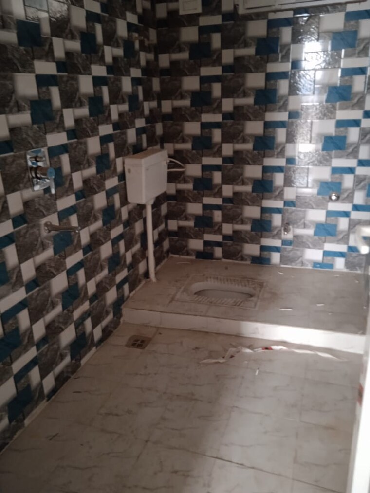 Bathroom, gola road 3 Bedroom 1695 Sq.Ft. Apartment In Gola Road Patna 9032217