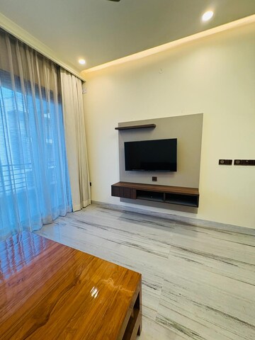 Room in 3 BHK Builder Floor at Ansal Plaza Sector-23, Sector 23 – for Rent