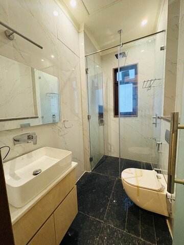 Attached Bathroom in 3 BHK Builder Floor at Ansal Plaza Sector-23, Sector 23 – for Rent