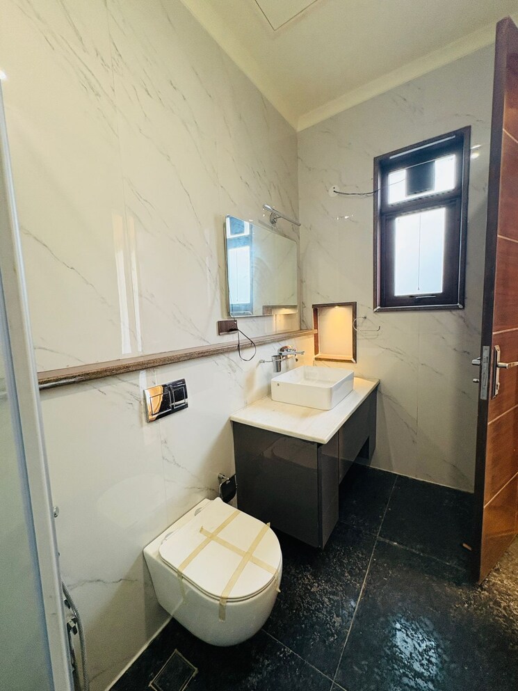 Attached Bathroom, ansal-plaza-sector-23 3 Bedroom 3600 Sq.Ft. Builder Floor In Sector 23 Gurgaon 9032205