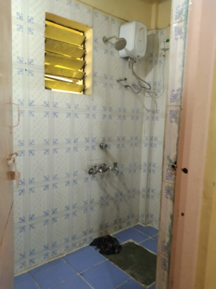 Bathroom, shivaji-chs 1 Bedroom 800 Sq.Ft. Apartment In Gokhalenagar Pune 9032214