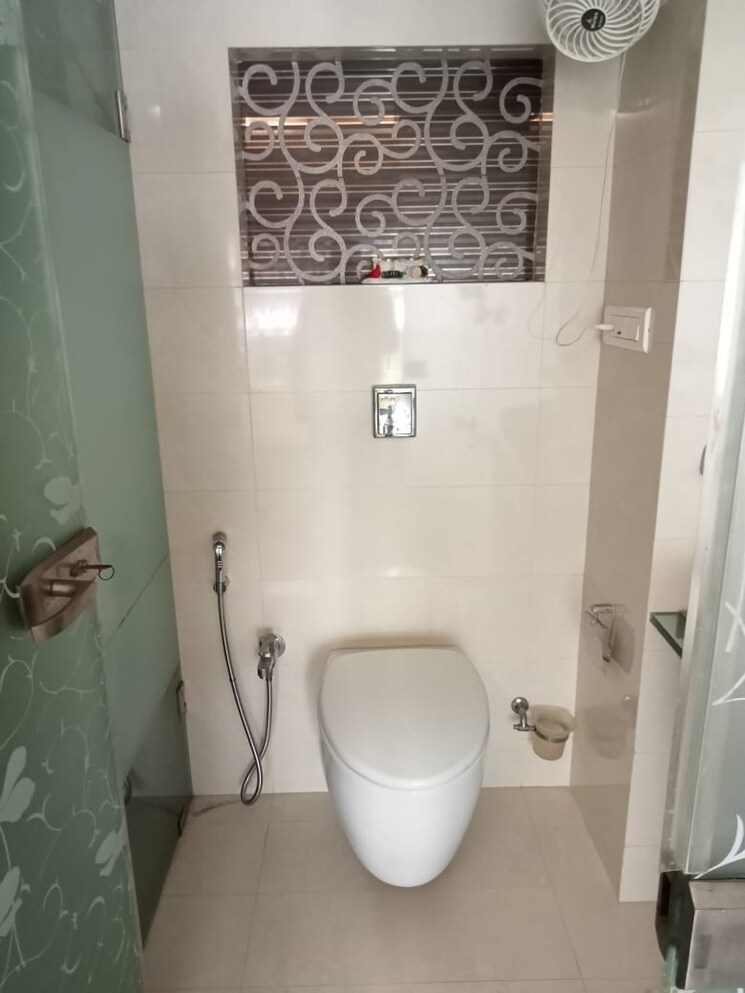 Bathroom, elizabeth-home 4 Bedroom 2000 Sq.Ft. Apartment In Santacruz West Mumbai 9032210