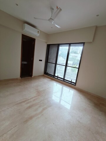 Room in 2 BHK Apartment at Seasons Trimurti, Santacruz West – for Rent