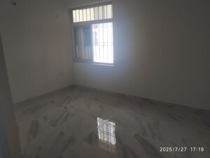 Room in 3 BHK Apartment at Gola Road – for Sale
