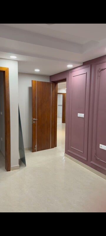 Room in 5 BHK Builder Floor at Sector 89 – for Sale