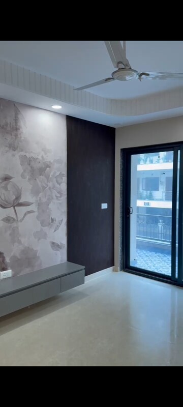 Room in 5 BHK Builder Floor at Sector 89 – for Sale