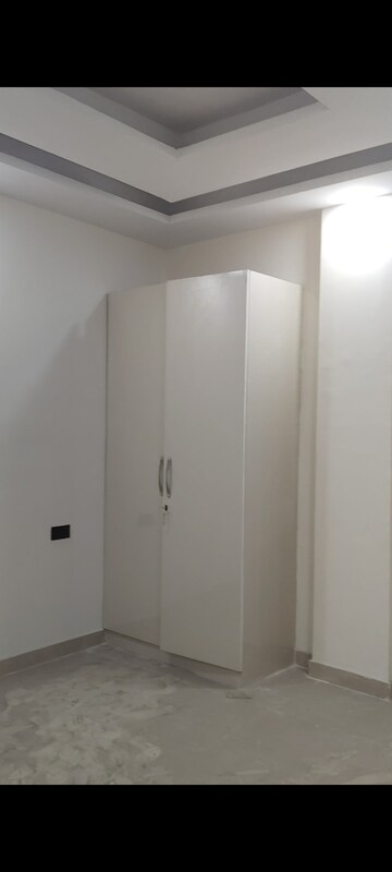 Furnished Amenities in 3 BHK Builder Floor at New Industrial Township 5 – for Sale