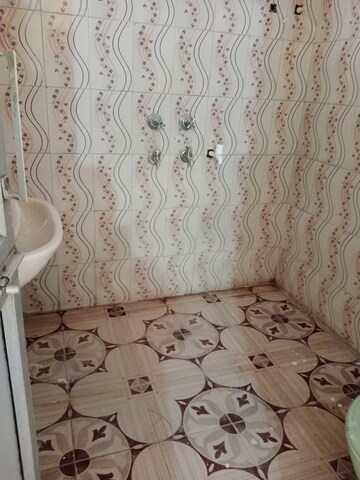 Bathroom in 1.5 BHK Builder Floor at Sector 13 – for Rent