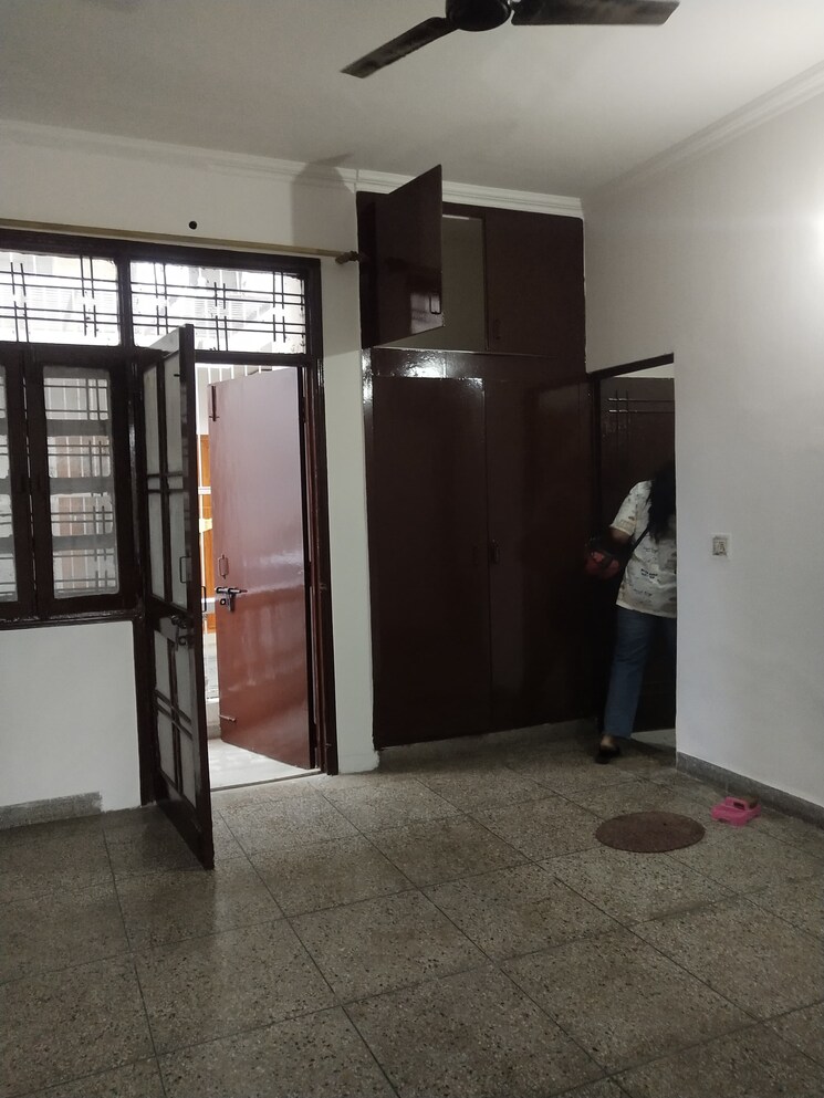 Room, tulip-mall 2 Bedroom 950 Sq.Ft. Builder Floor In Sector 46 Noida 9032334